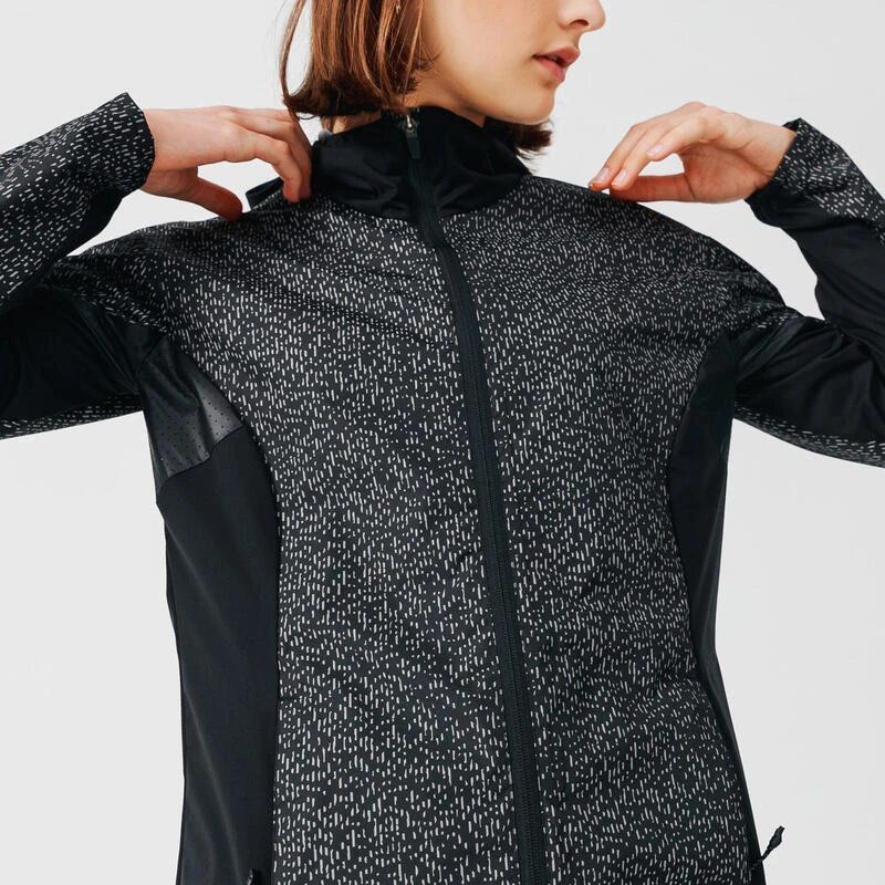 Kalenji Veste à Capuche Running Avec Motifs Réfléchissants Femme - Rain Night Noire 6 Kalenji Veste à Capuche Running Avec Motifs Réfléchissants Femme - Rain Night Noire – Image 4