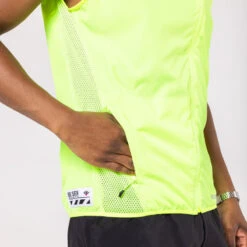 Kalenji VESTE COUPE-VENT SANS MANCHE RUN 100 HOMME VISIBILITE -Sport Style Soldes veste coupe vent sans manche run 100 homme visibilite 3